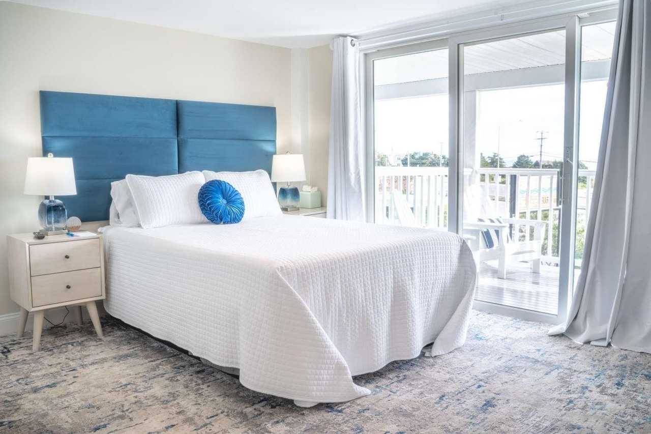 935 Ocean Blvd - Photo 2 of 14