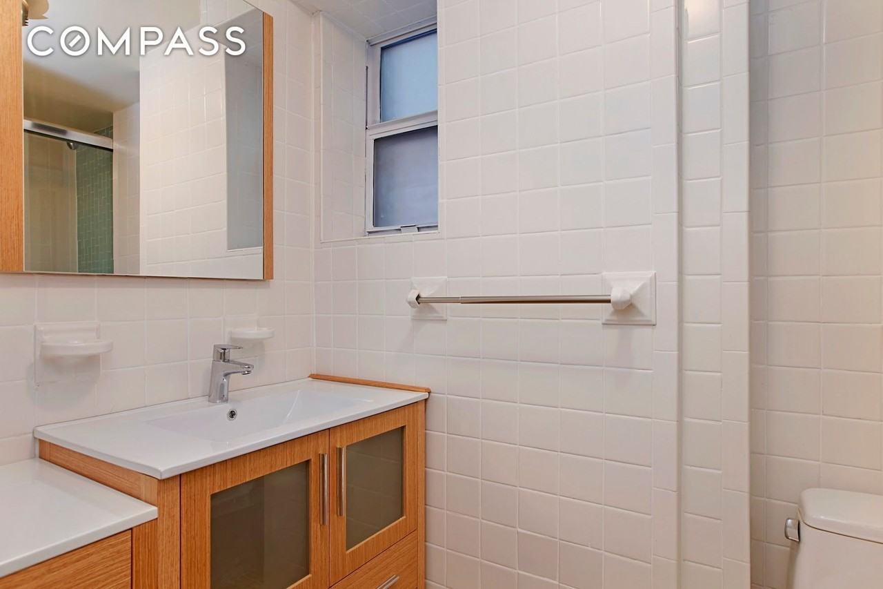 53 Greenwich Ave #1 - Photo 3 of 5