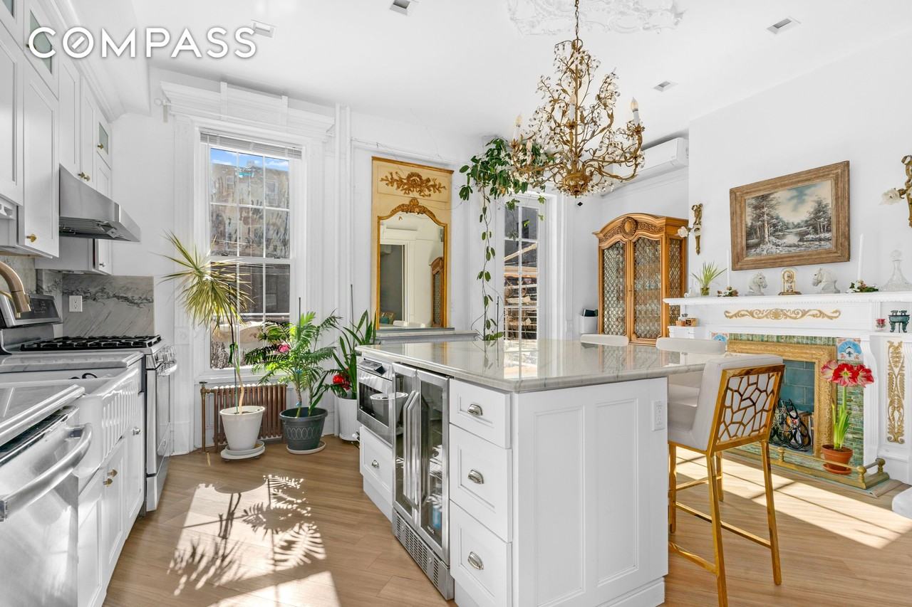 160 Macdonough St - Photo 2 of 13