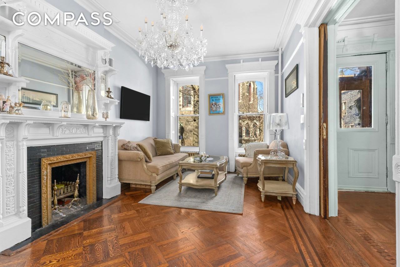 160 Macdonough St - Photo 4 of 13