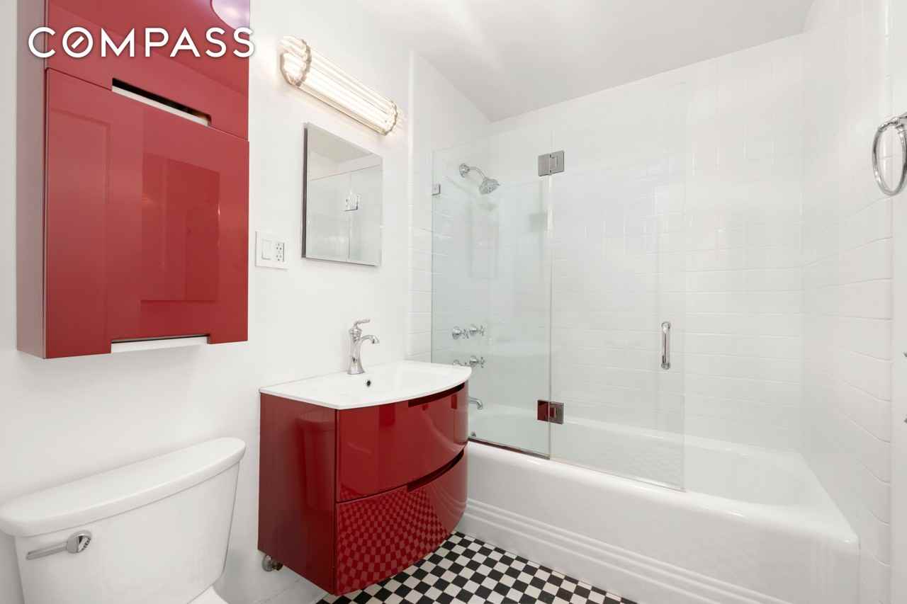 24 W 55th St #2E - Photo 5 of 9