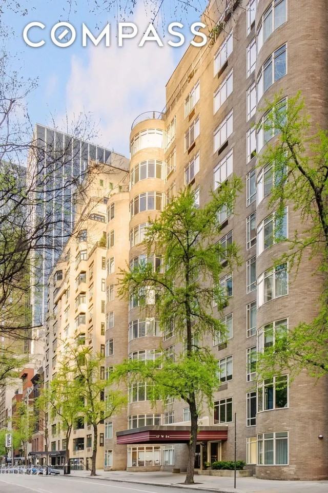 24 W 55th St #2E - Photo 7 of 9