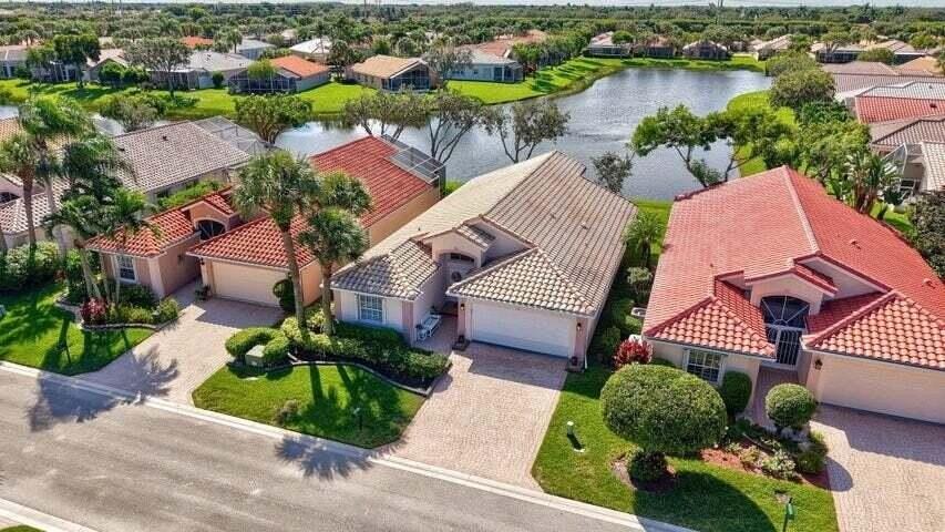 7216 Lombardy St - Photo 2 of 9