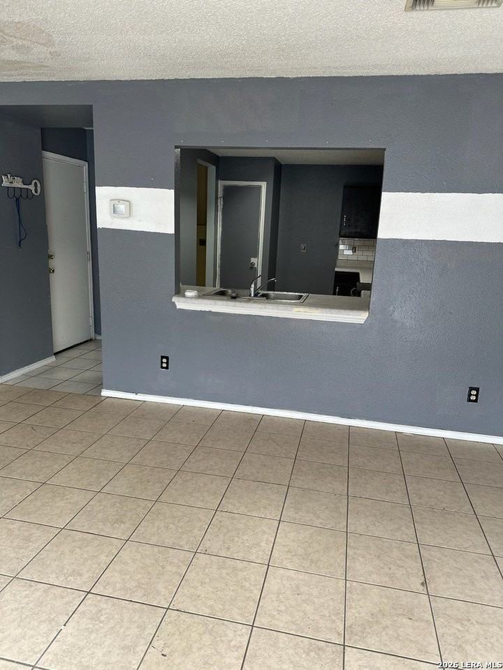 9606 Arcade Rdg - Photo 2 of 5