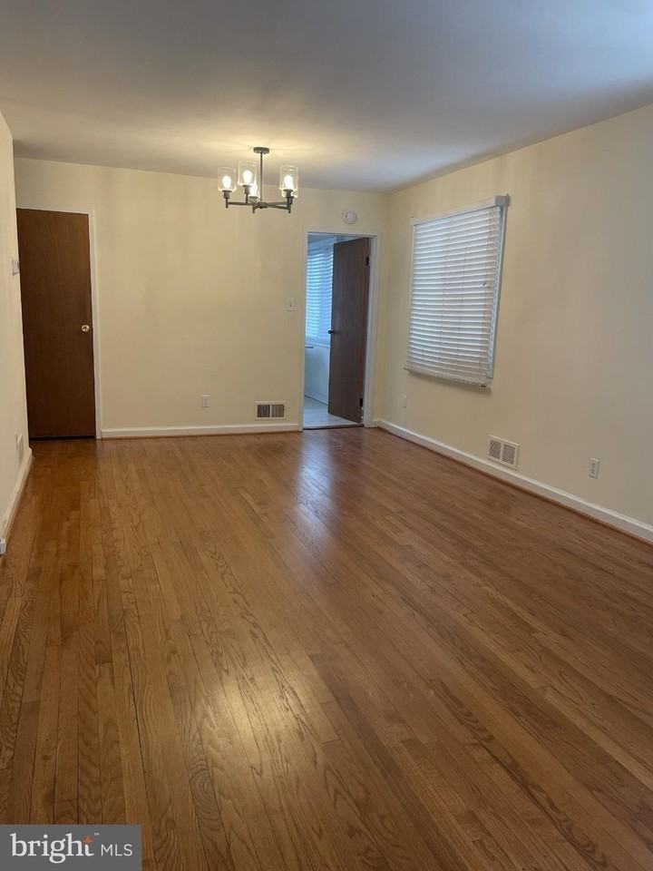 540 Ingraham St Ne - Photo 2 of 15