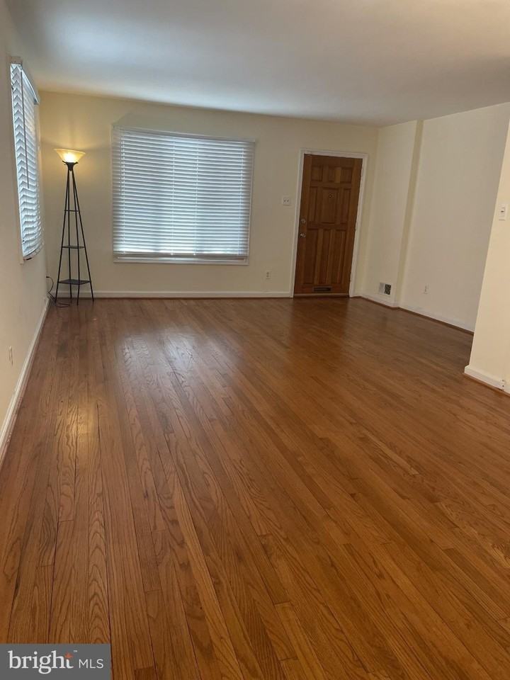 540 Ingraham St Ne - Photo 3 of 15