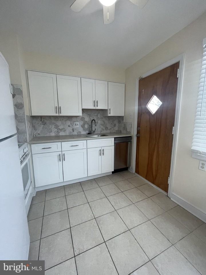 540 Ingraham St Ne - Photo 5 of 15