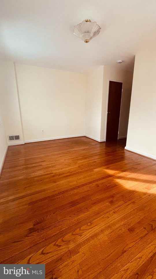 540 Ingraham St Ne - Photo 7 of 15