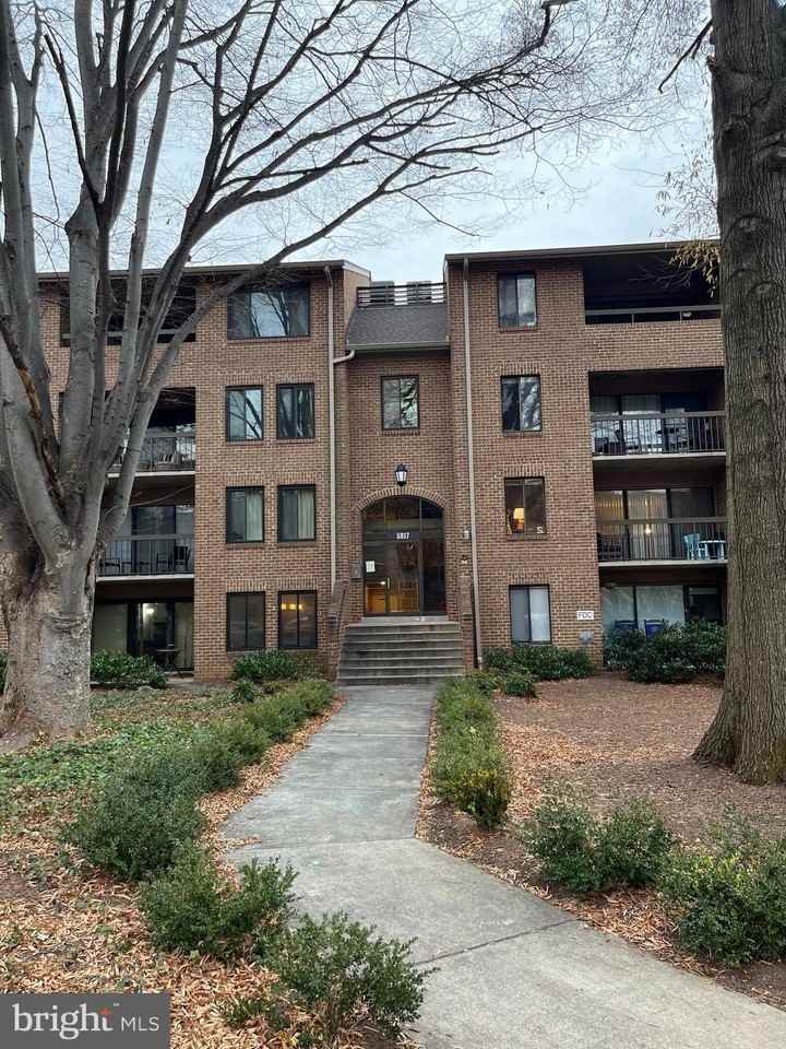 5817 Edson Ln Apt 202 #202