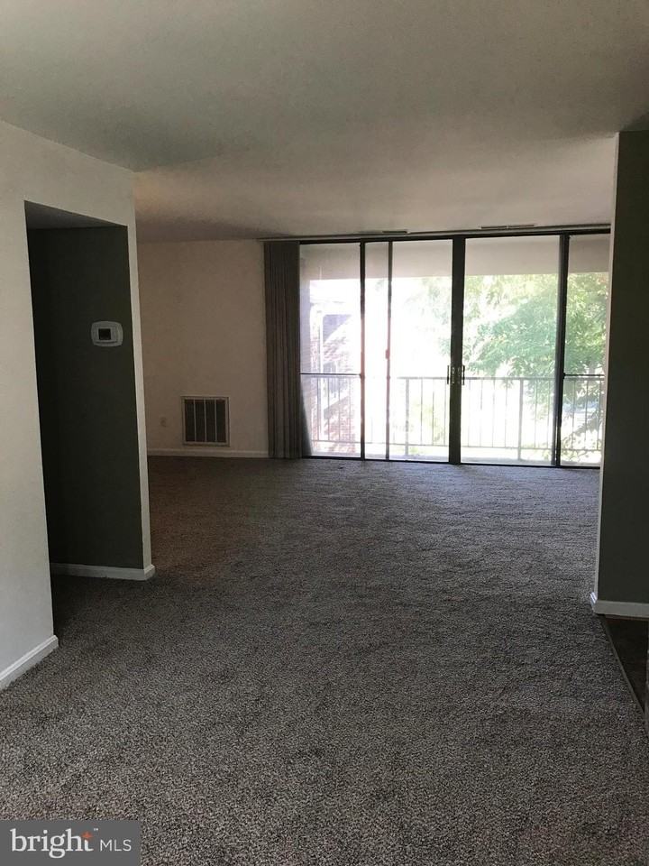 734 Quince Orchard Blvd Apt 201 #201 - Photo 4 of 15