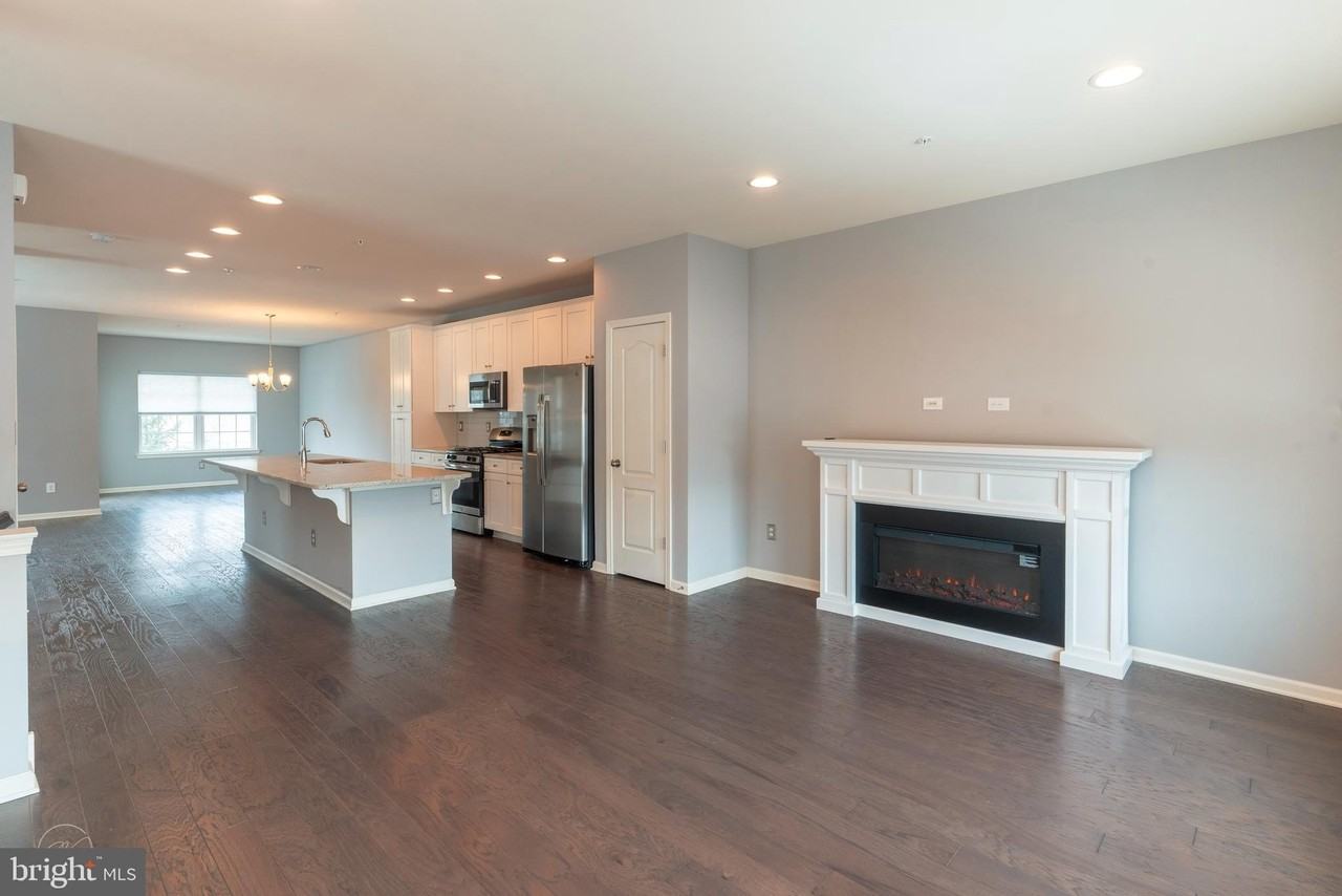 2305 Macis Cir - Photo 6 of 37