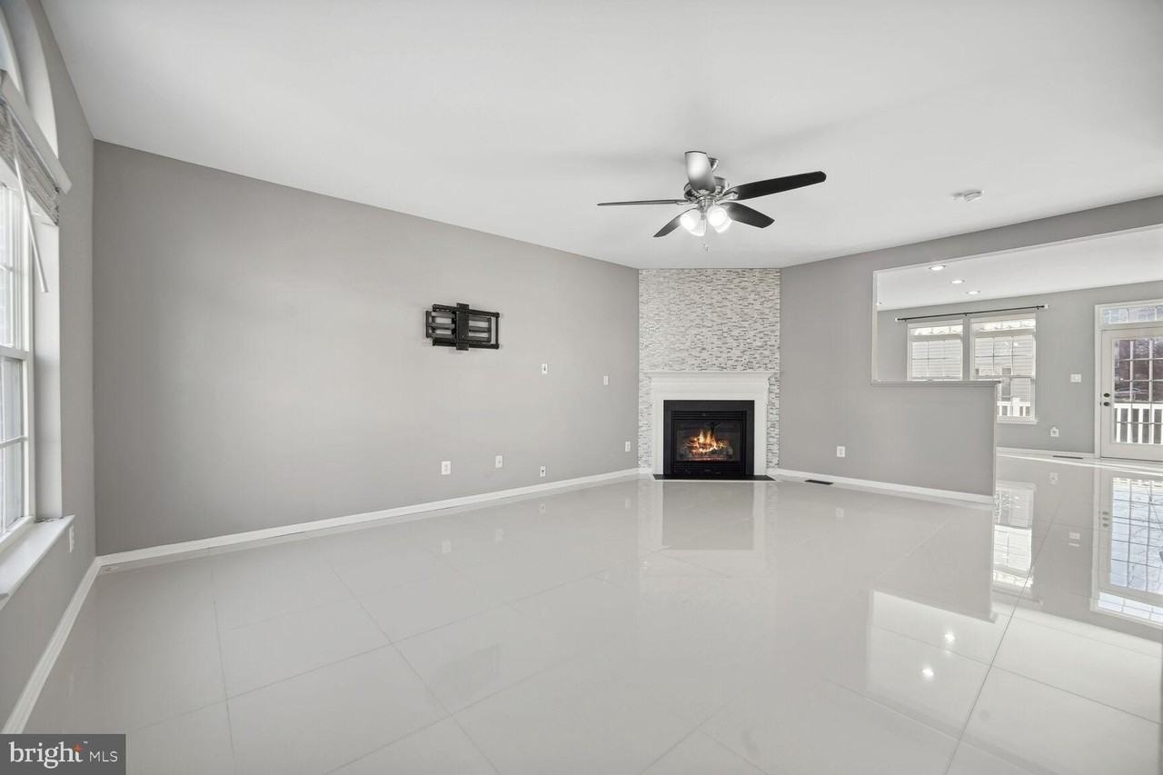 2289 Merseyside Dr - Photo 5 of 31