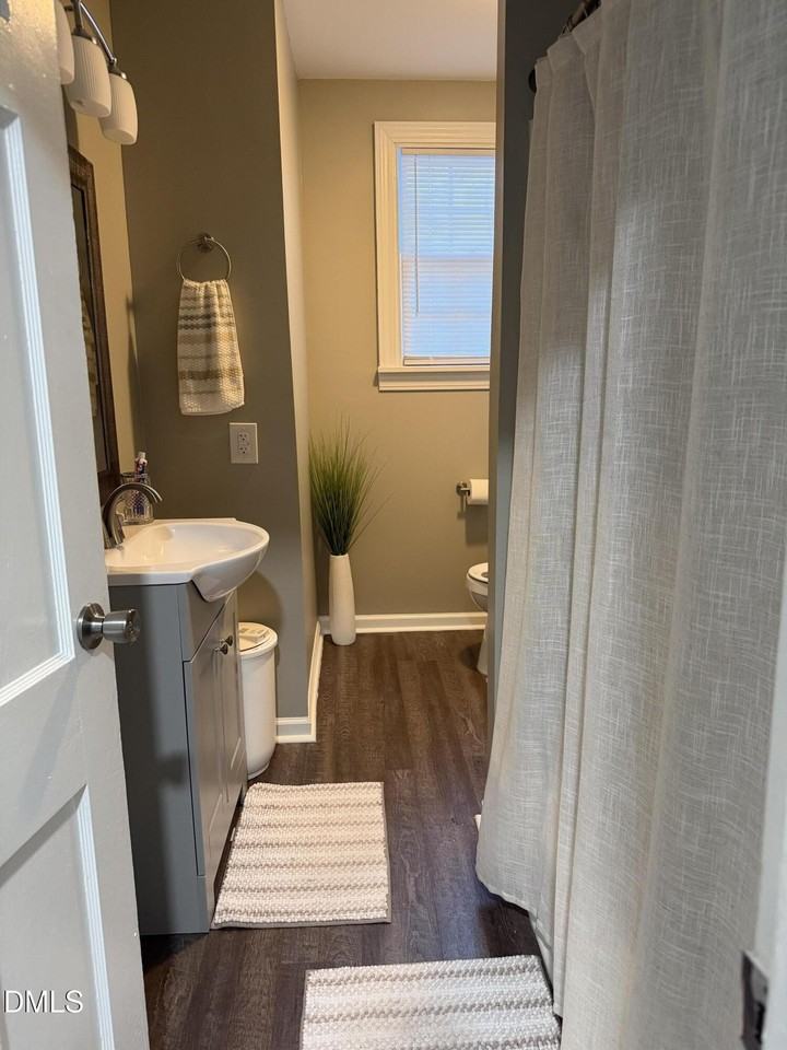 811 Briggs St S - Photo 4 of 13