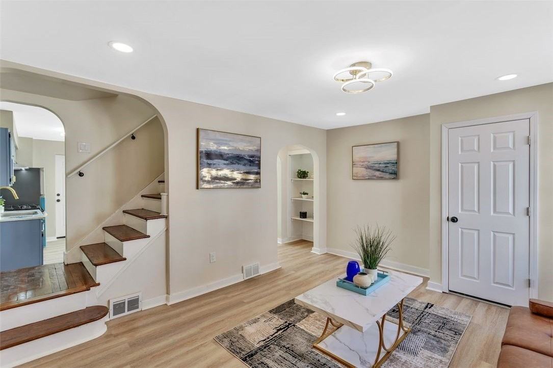 407 Short Canal St - Photo 3 of 17