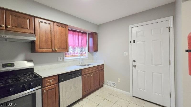 62 Mercer Ave - Photo 3 of 21