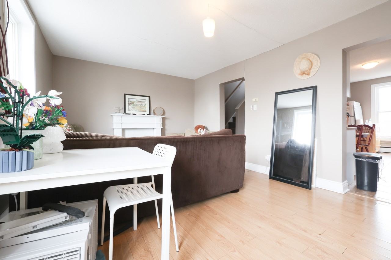 208 Dalhousie Street - Photo 3 of 13