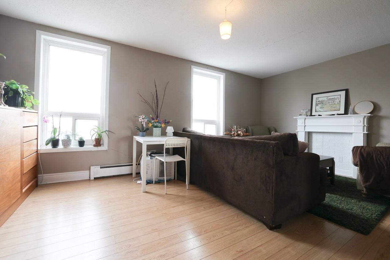 208 Dalhousie Street - Photo 4 of 13