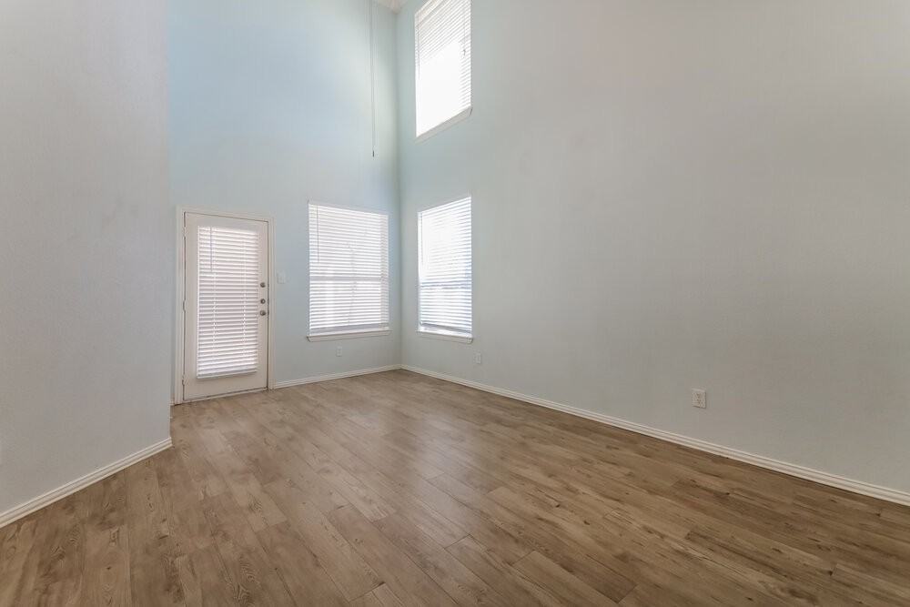 9867 Walnut Hill Dr - Photo 5 of 17