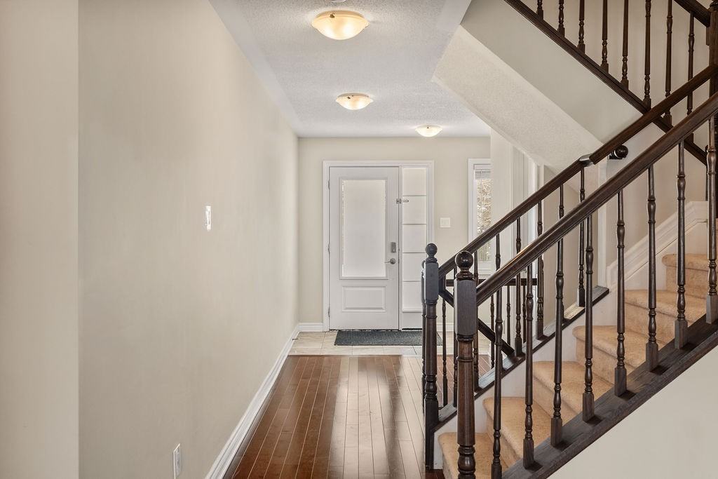 3513 Woodroffe Avenue - Photo 5 of 41