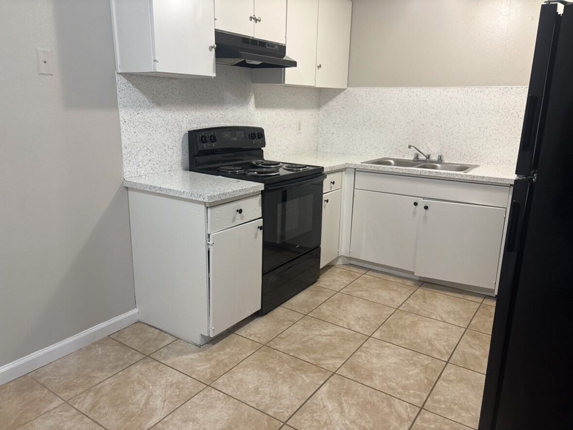 Avalon - Photo 3 of 10