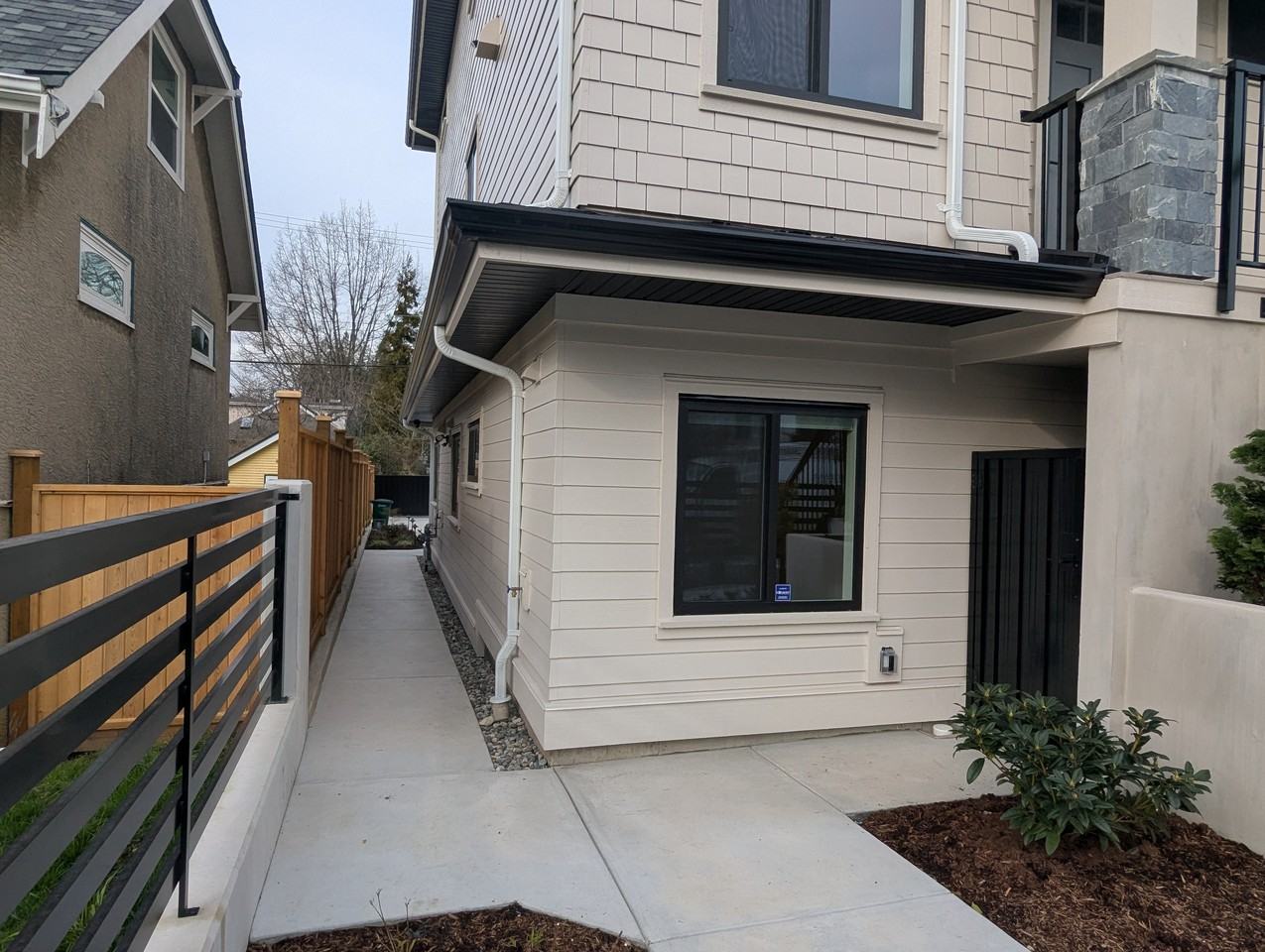 3896 Oxford Street - Photo 2 of 11