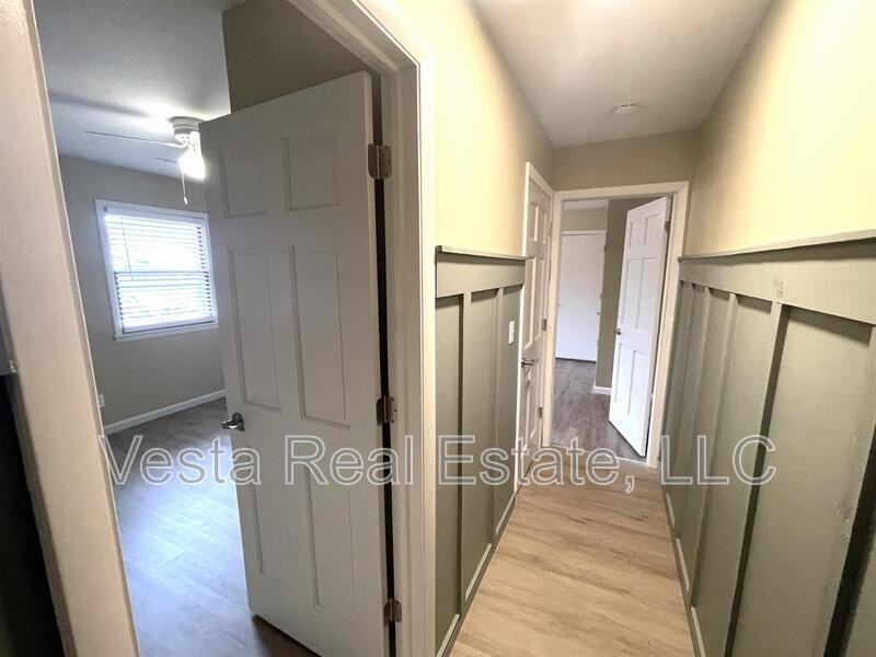 506 E Locust St - Photo 7 of 12