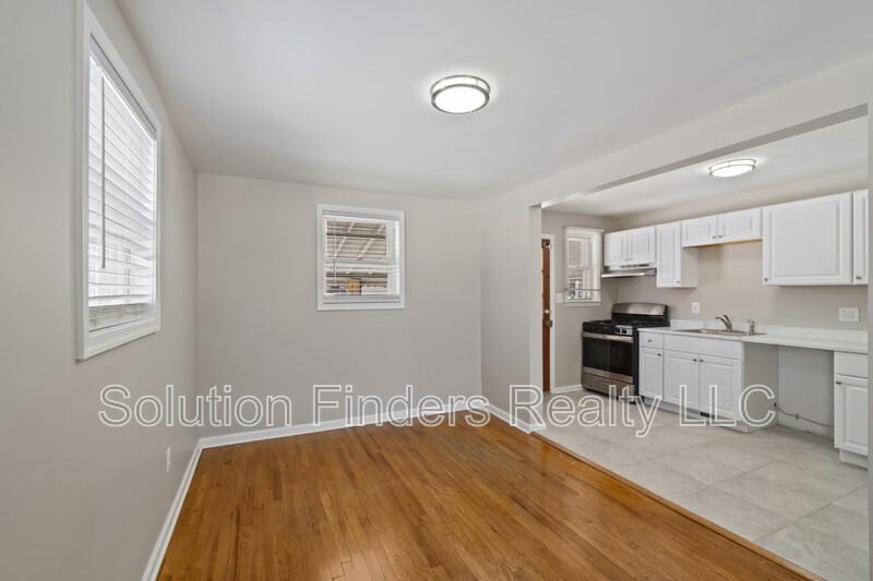 305 Capitol Ct - Photo 5 of 21