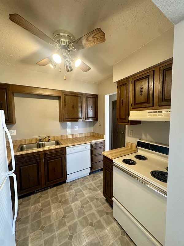 4470 Vasey Ave - Photo 2 of 14