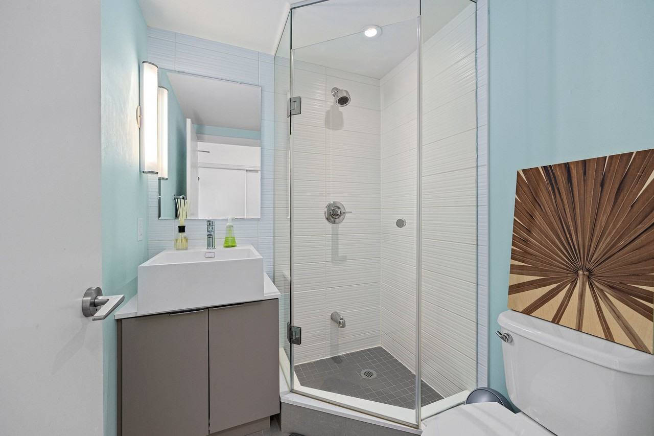 5 Hanna Avenue - Photo 7 of 23