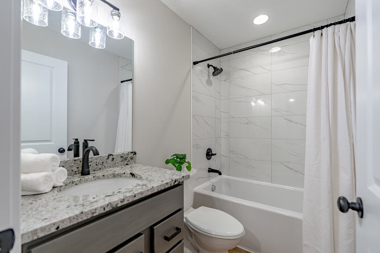 424 Lexington Avenue - Photo 3 of 33