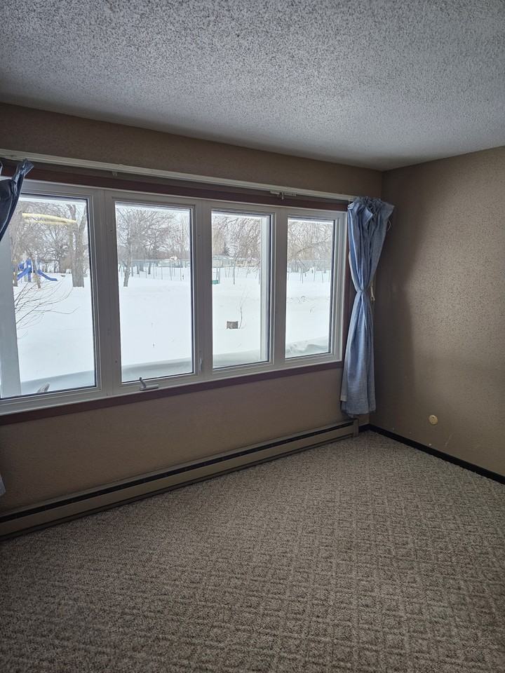 Edmore Apts - Photo 2 of 10
