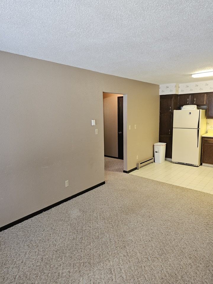 Edmore Apts - Photo 3 of 10