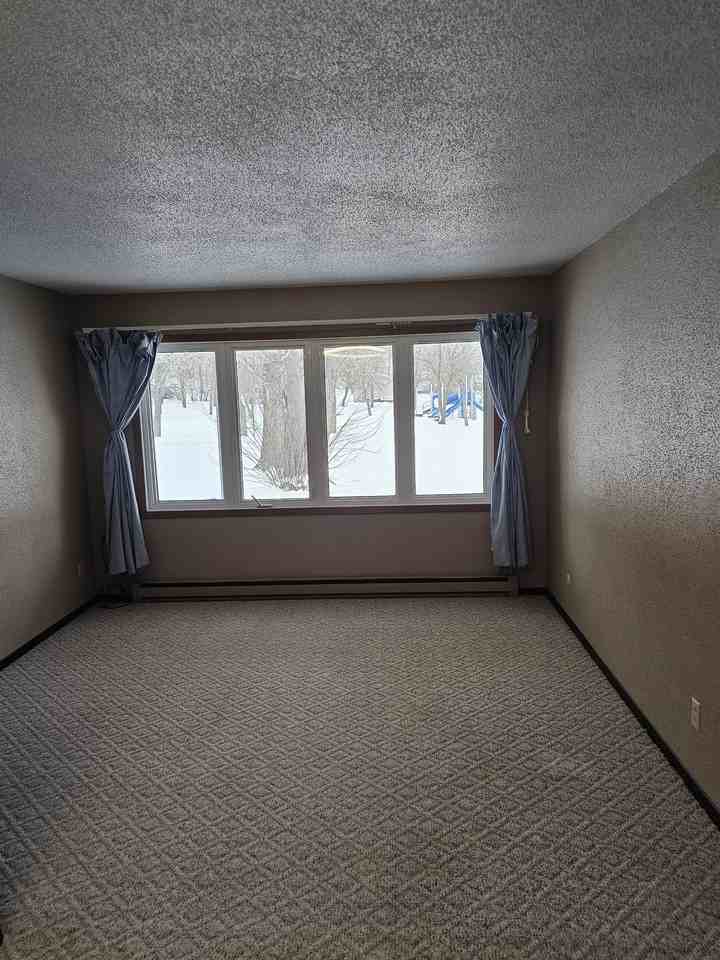 Edmore Apts - Photo 6 of 10