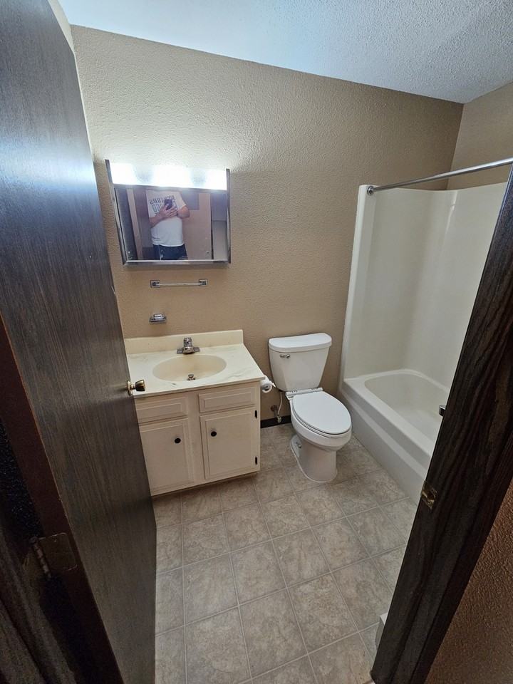 Edmore Apts - Photo 7 of 10
