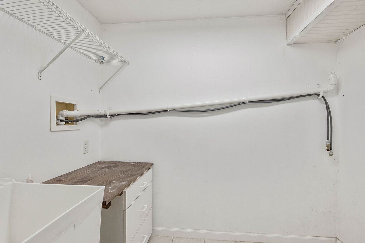 4489 Pompey Center Rd - Photo 7 of 39