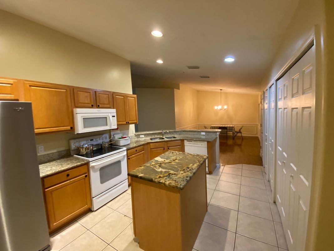 1295 Henley St - Photo 2 of 24