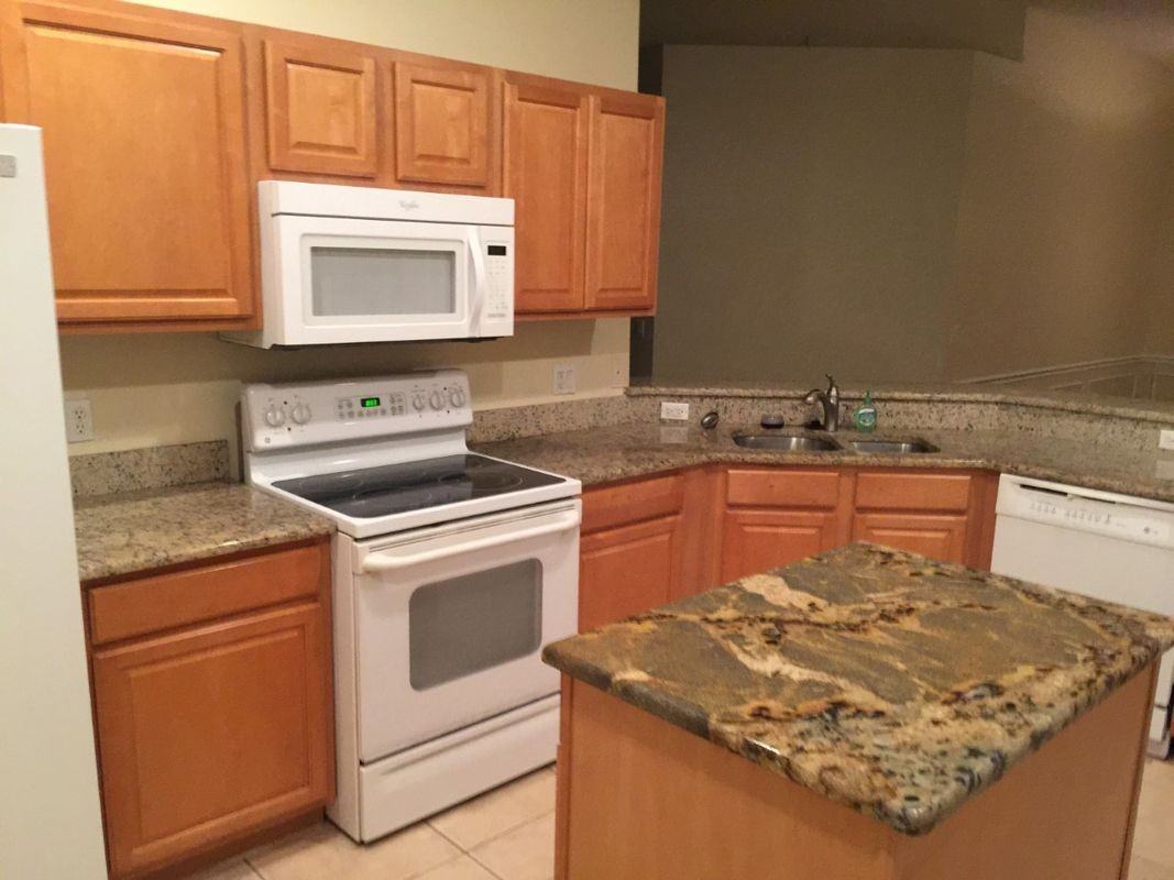 1295 Henley St - Photo 3 of 24