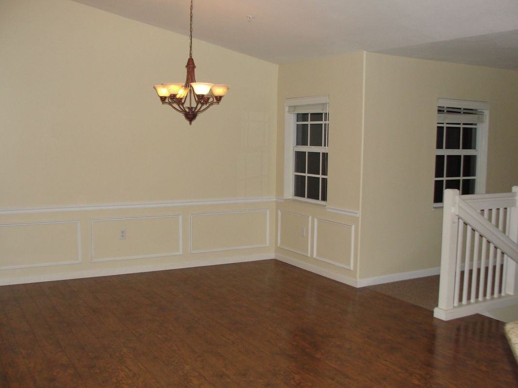 1295 Henley St - Photo 5 of 24