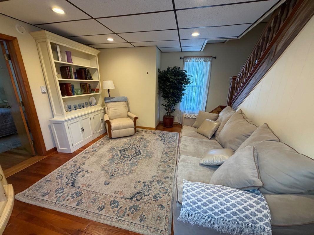 711 Main St - Photo 2 of 12