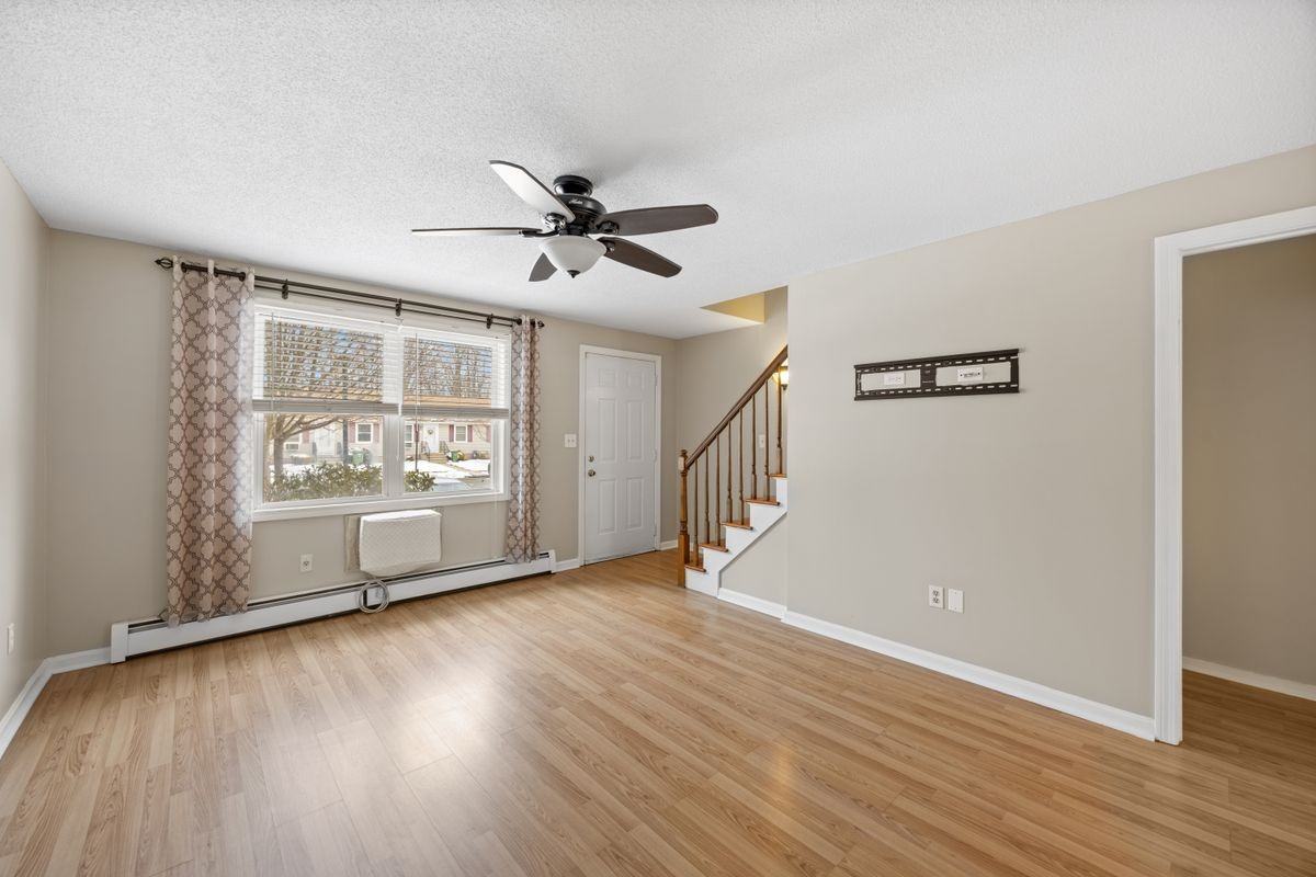 67 Brentwood Dr - Photo 2 of 20