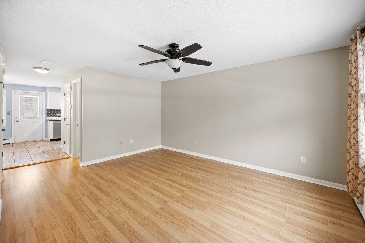 67 Brentwood Dr - Photo 3 of 20