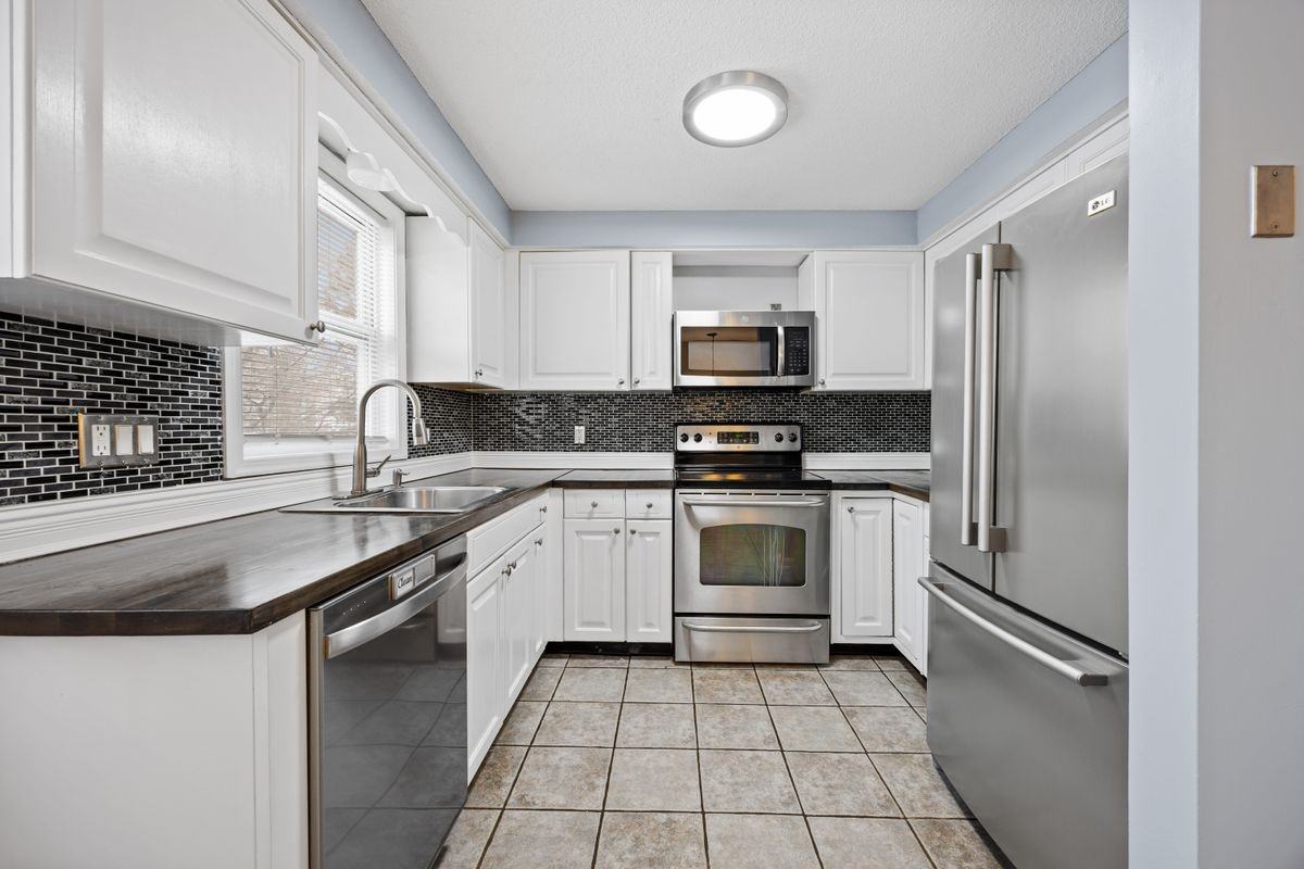 67 Brentwood Dr - Photo 4 of 20