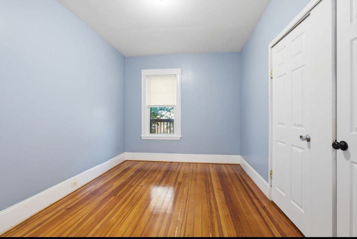 20 Leslie St - Photo 7 of 17