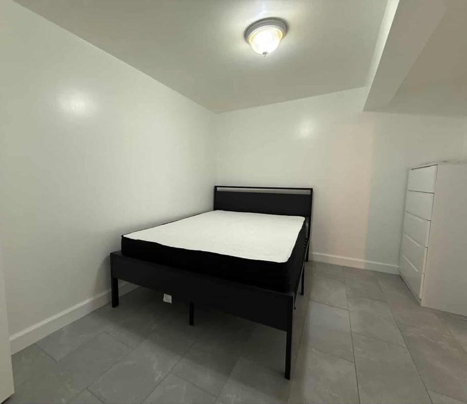 979 Utica Ave - Photo 4 of 5