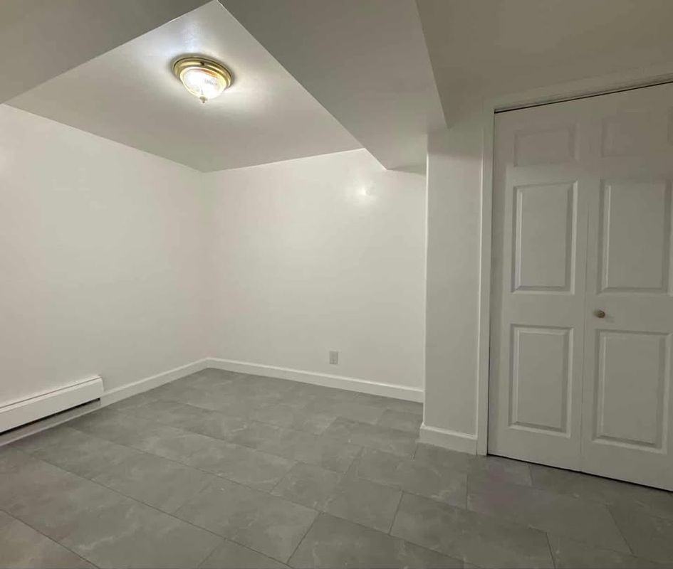 979 Utica Ave - Photo 5 of 5