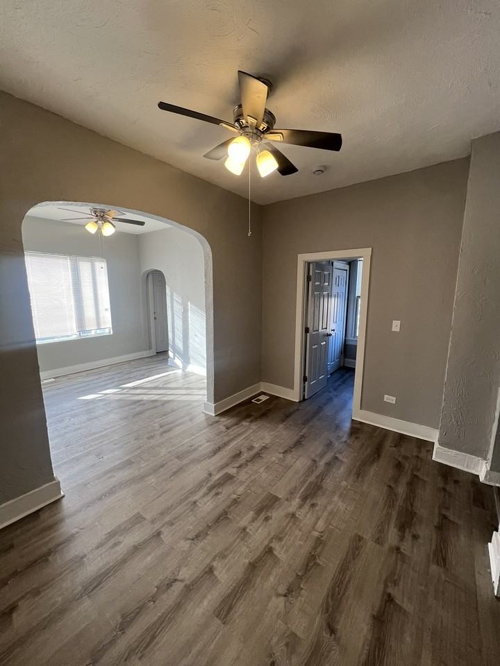7321 S Kenwood Ave #1 - Photo 2 of 19
