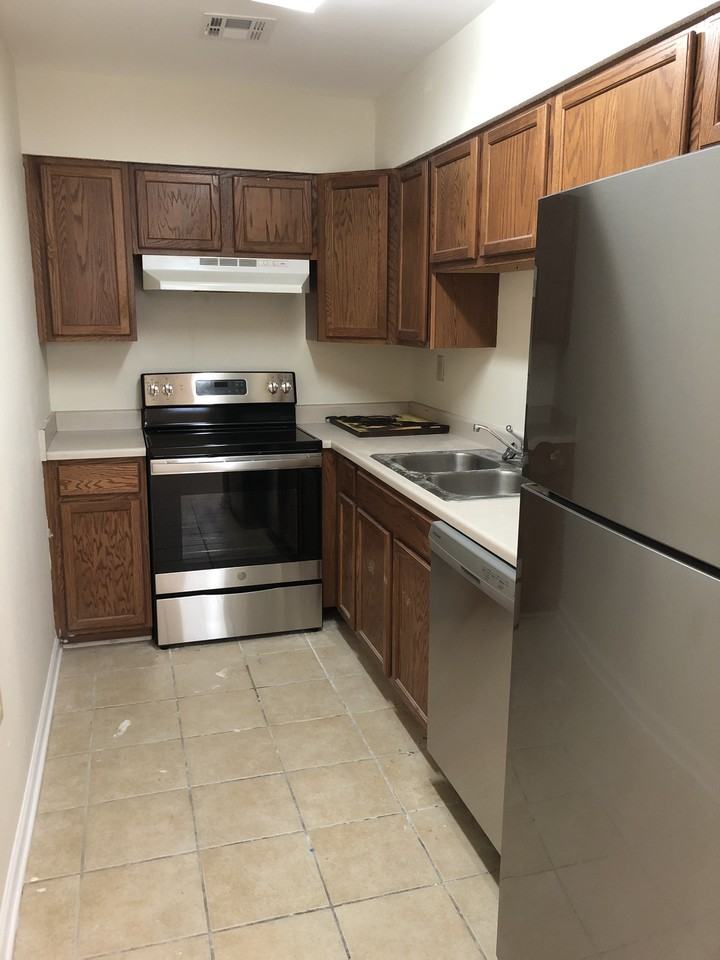 4526 Pontchartrain Dr #E - Photo 4 of 7