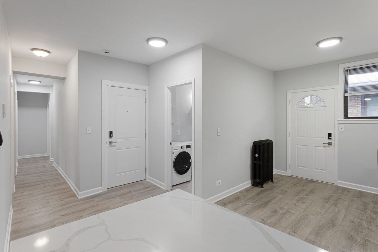 1702 W Juneway Ter #3C - Photo 4 of 21