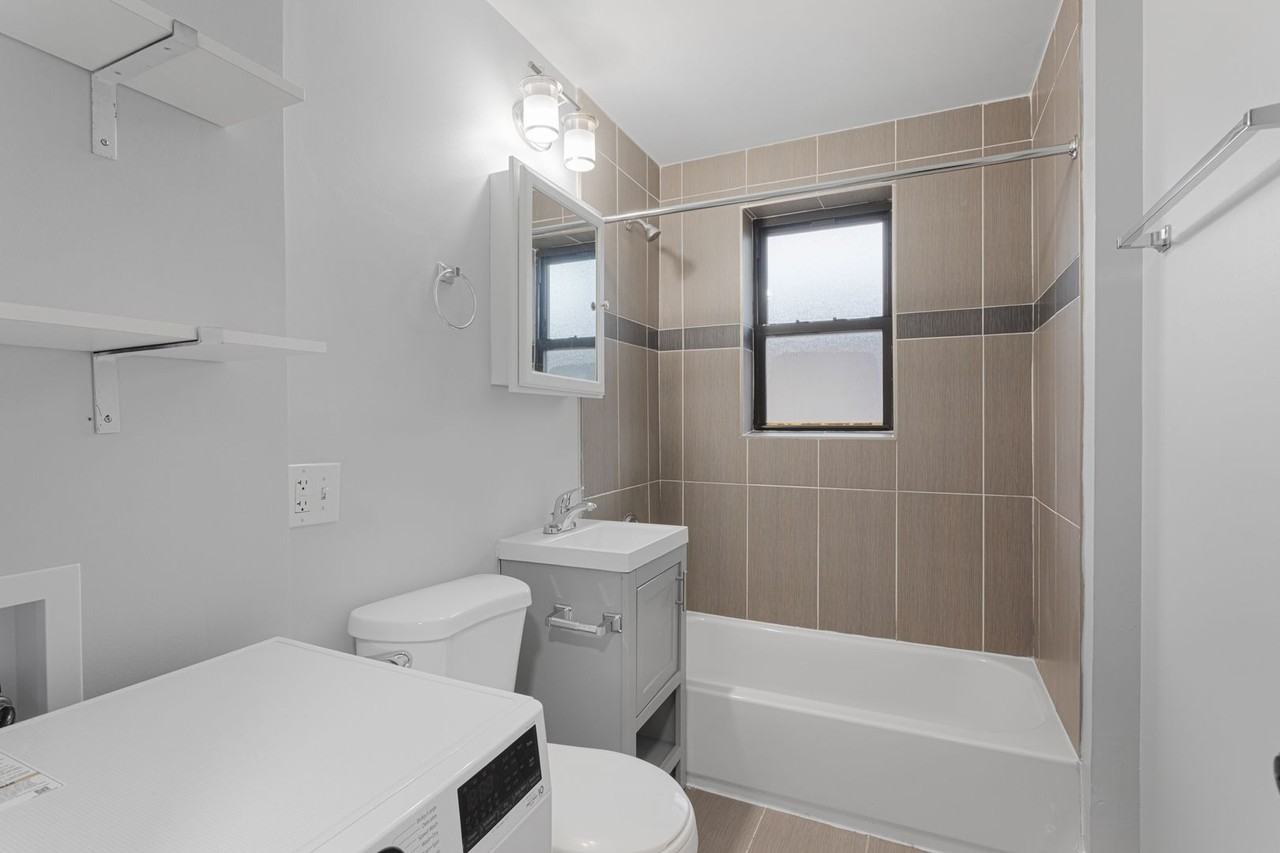 1702 W Juneway Ter #3C - Photo 5 of 21