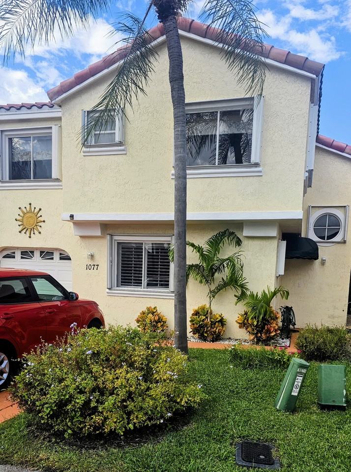 1077 Se 6th Ave #NA - Photo 2 of 11